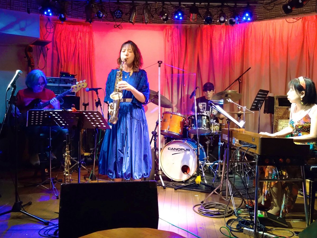 ju_ujy_ayaka's tweet photo. 昨夜は学芸大学駅そば
『Maple House』にて
瀬戸尚幸quartetto

久しぶりの方にもお逢いでき
嬉しかったです😊

ご来場くださった皆さま
ありがとうございました💓

#学芸大学 
#maplehouse https://t.co/7RstEWanhH