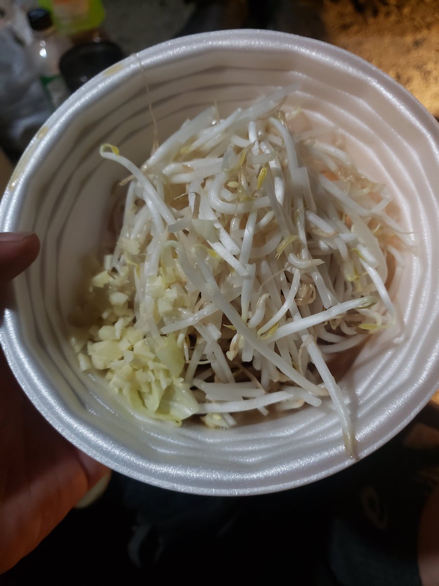 cubtocamp's tweet photo. キャンプで食べるラーメン二郎 https://t.co/6qfGyS3jhB