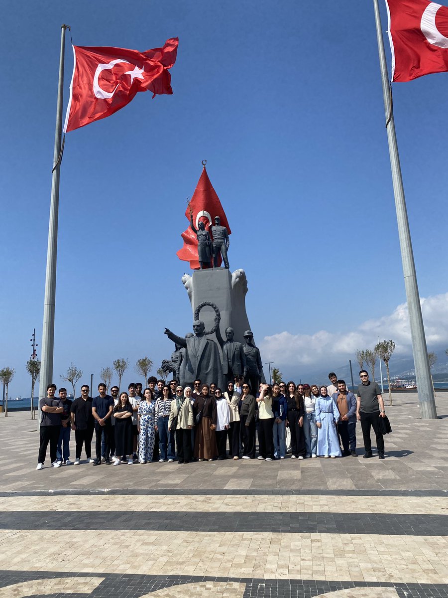 GibtuMT's tweet photo. 29 Nisan’da lojistiğin dev merkezi LimakPort İskenderun’daydık! 🚢⚓
Liman operasyonlarını ve saha uygulamalarını yerinde inceleyerek teorik bilgilerimizi pratikle birleştirdik. Bizleri ağırlayan tüm @limakport ekibine teşekkür ederiz. 
#LimakPort #TeknikGezi #GİBTÜMT https://t.co/1Dr3Y6lmTm
