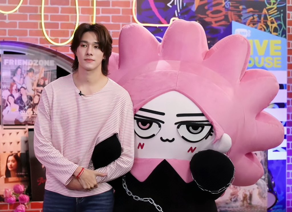 dippincat's tweet photo. Neona is really the mascot ver. of nani so much. A boy who is pretty

#WUTheSeriesEP2 #hirunkit_ https://t.co/IJmlmb2jez