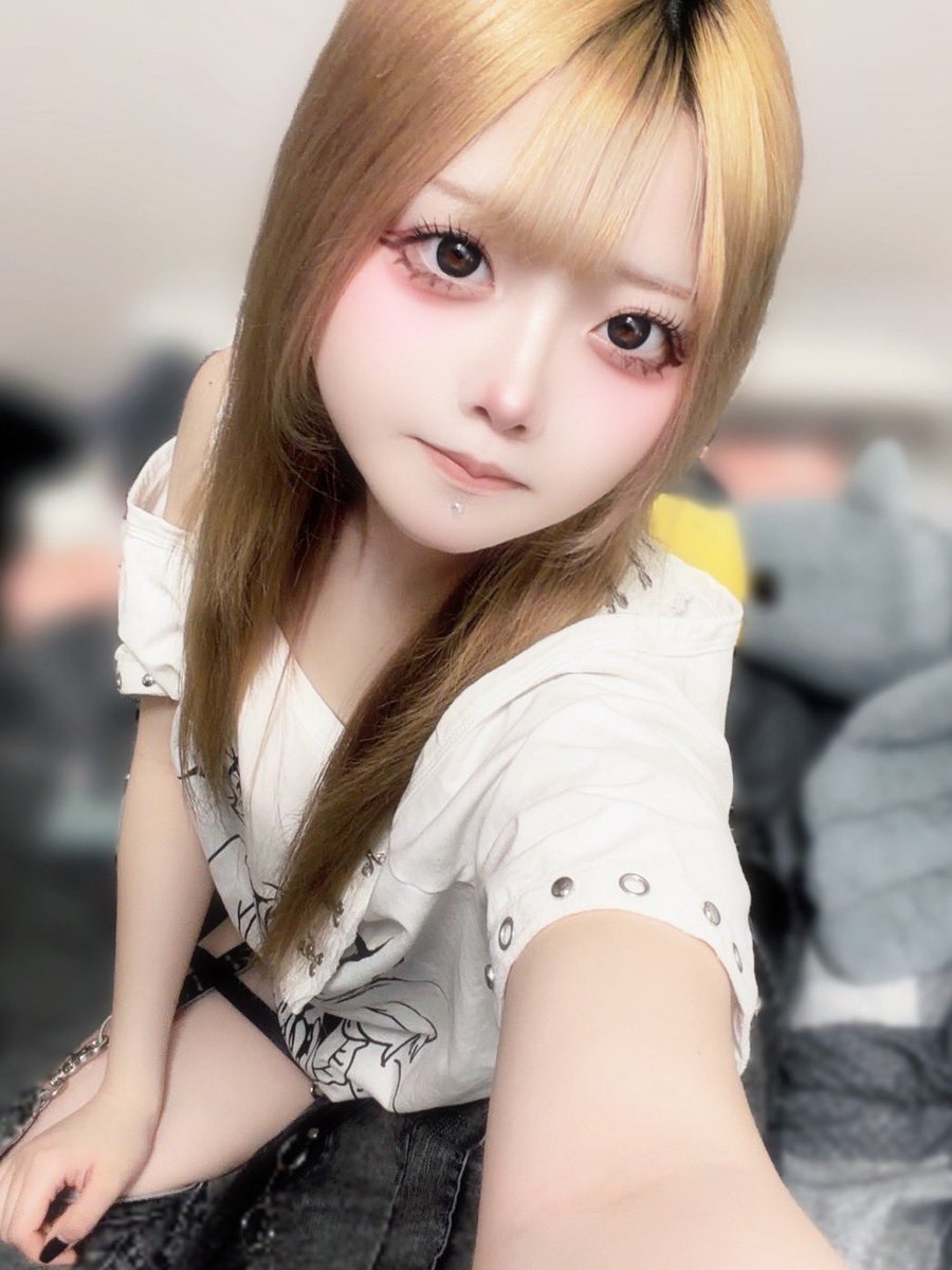 空白 tweet media