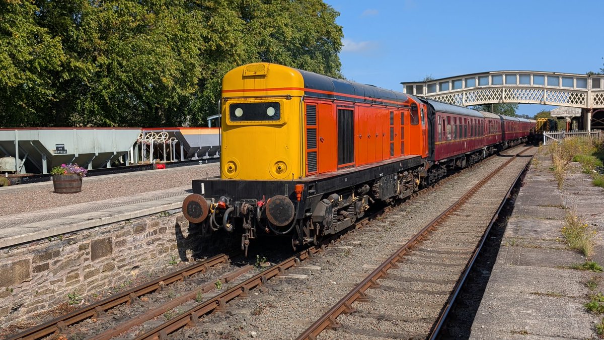 North Yorkshire Moors Railway tweet media