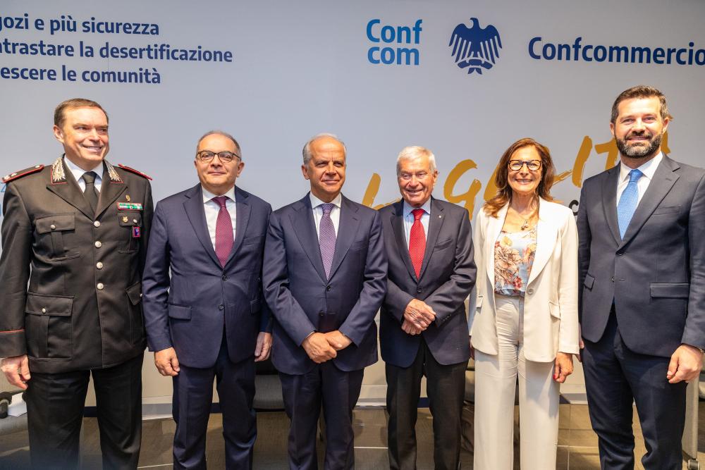 Confcommercio's tweet photo. #legalitàcipiace Sul nostro giornale on line il racconto della giornata @viminale, @_Carabinieri_ ,@comuni_anci, https://t.co/hwro5q7xoQ https://t.co/AxOGr117Ur