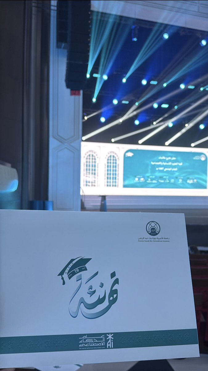sw_aryam's tweet photo. الحمدلله على تمام النعمة واكتمال المسير 🎓🤍  
تم تخرجي من جامعة الأميرة نورة بنت عبدالرحمن وحصولي على درجة البكالوريوس مع مرتبة الشرف في تخصص الخدمة الاجتماعية.

سنوات من السعي والتعب والدعوات الجميلة، والحمدلله انتهت بإنجاز أفتخر فيه، وأسأل الله أن يكتب لي التوفيق والخير ❤️❤️❤️ https://t.co/g7kLkFS57M