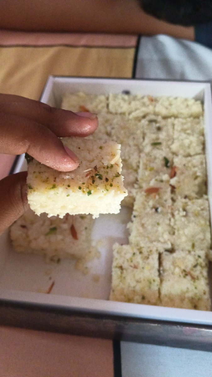 MohanVe45348246's tweet photo. @zomatocare
मैंने कल new singhal sweets से मिठाई ऑर्डर की थी, जो पूरी तरह से खराब निकली। जब मैंने इसे वापस करने या रिफंड के लिए कहा, तो उन्होंने साफ मना कर दिया। यह सीधे तौर पर फूड सेफ्टी का उल्लंघन है।order ID: 8111264734
मुझे इसका तुरंत रिफंड चाहिए और उचित कार्रवाई की उम्मीद ह https://t.co/t3hbswZgiN