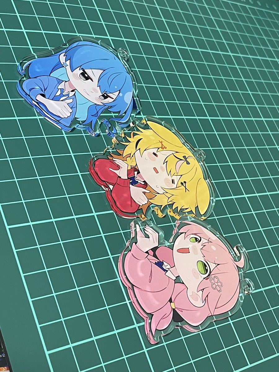 アクキー3種 3つ並べたら可愛いやつ作りたくてこうなりました