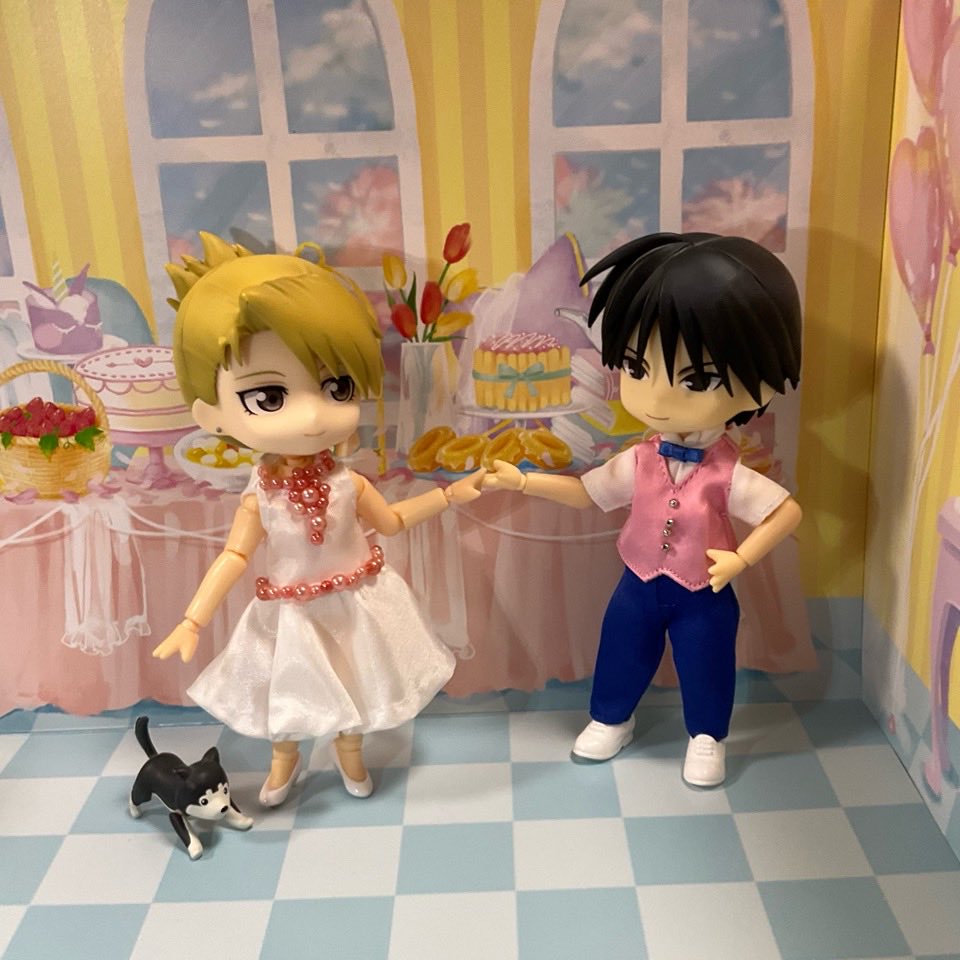 2002mai3's tweet photo. ロイアイで、ねんどろいどどーる。その97

やっと、upできます。ピンクのビーズが可愛かったので、サテンドレスの飾りにしました！
最初は、全面ビーズで埋め尽くすつもりだったけど、どっちが良かったかな😅
ビーズ抜きのタンクトップも、サイズピッタリにできて、そのままでも良かったカンジ https://t.co/sbJjr7hdHz