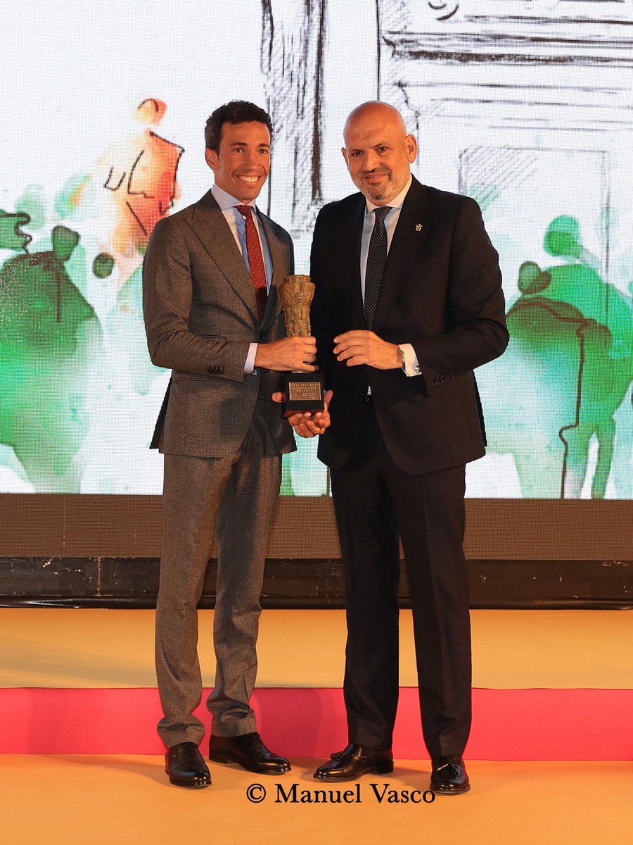 deporteytoro's tweet photo. NOTA DE PRENSA |
✍️ ‹‹David de Miranda recoge el trofeo ‘Puerta del Príncipe’ como máximo triunfador de la pasada Feria de Abril››
#DeMiranda #sevilla #realalcazar #tauromaquia #toros @DavDeMiranda
➡️ Leer nota de prensa completa:
https://t.co/1ZTIJNWWot https://t.co/jsVxK6fmD3