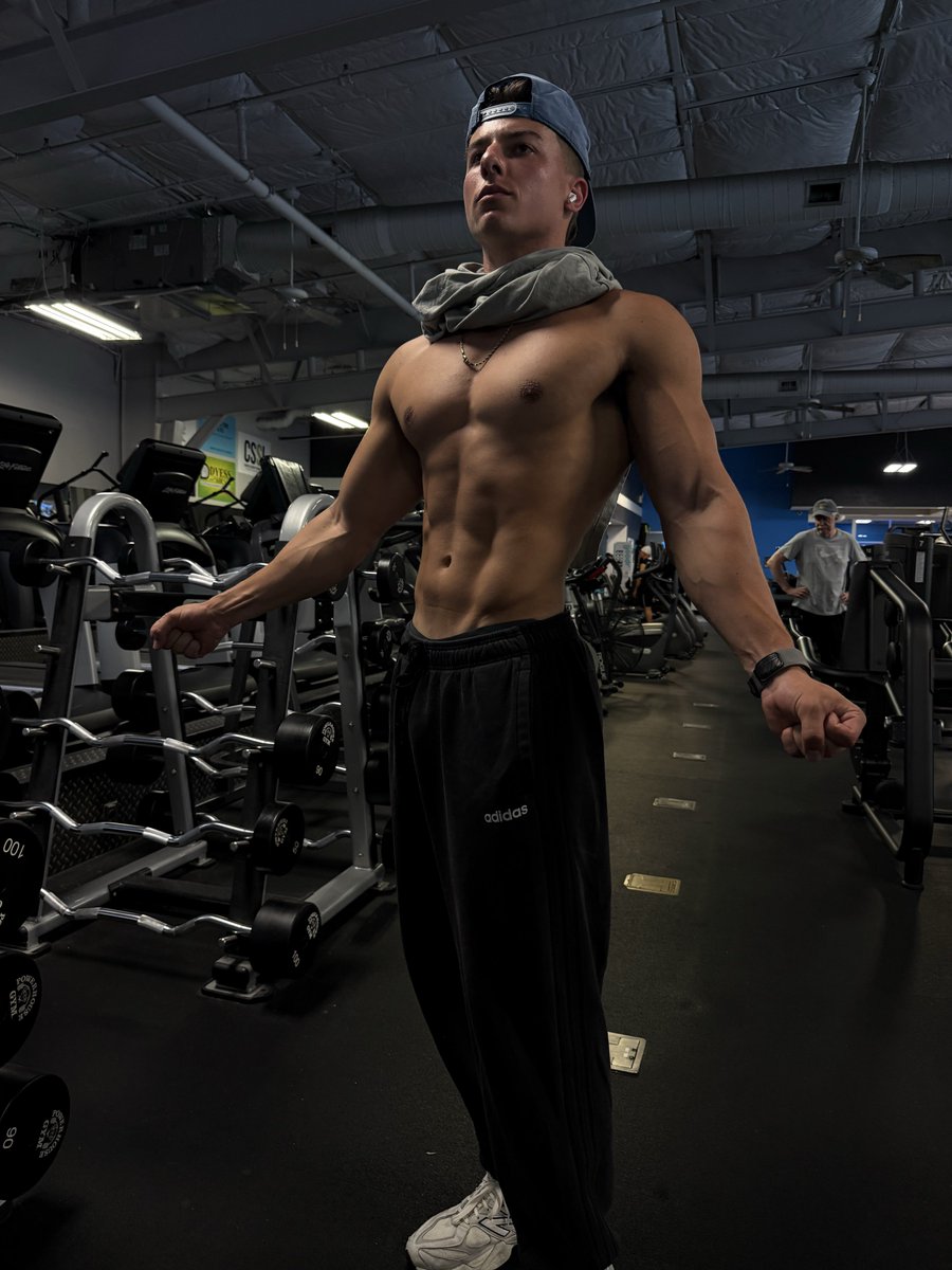 ntmalpha's tweet photo. Surprise me ⬇️
https://t.co/0HkeuH5wc4 
Cashapp - noahmiller2424
Venmo - Noah-Miller-421 
PayPal - Noahmilla24
#muscle #biceps https://t.co/UCxPlpwTyF