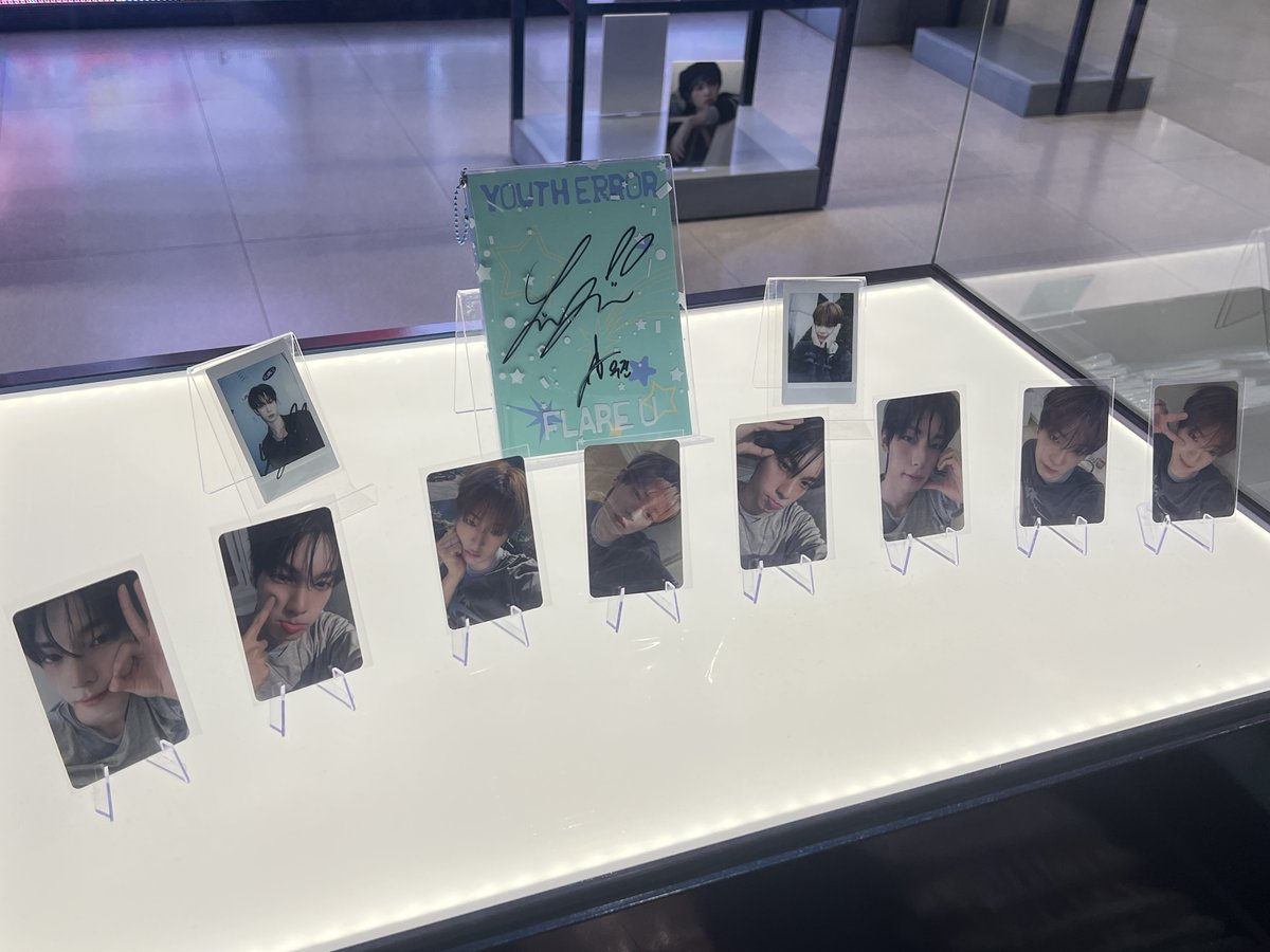 MINIRECORD_SHOP's tweet photo. [📢]
#FLAREU #플레어유
𝖥𝖫𝖠𝖱𝖤 𝖴 𝟣𝗌𝗍 𝖬𝗂𝗇𝗂 𝖠𝗅𝖻𝗎𝗆 [𝖸𝖮𝖴𝖳𝖧 𝖤𝖱𝖱𝖮𝖱] 발매 기념
🍀OLIVEYOUNG OFFLINE STORE OPENN🍀

[OFFLINE POP-UP]
📍장소: 올리브영N 성수점  
🗓️기간: 2026.05.13(수) 18:00 ~ 2026.05.19(화) 22:00 (KST)

📍장소: 올리브영 명동역점  
🗓️기간: 2026.05.13(수) 18:00 ~ 2026.05.19(화) 22:45 (KST)
*팝업 종료일 운영 시간은 현장 상황에 따라 변동(조기 마감)될 수 있습니다.

🎁미공개 포토카드 4�� 중 1종 랜덤 증정  
(온/오프 이미지 동일, 버전별 이미지 상이)

✨스페셜 이벤트 (오프라인 only/지점별 2명)
구매자 중 4명 추첨 사인 폴라로이드 증정 

럭키드로우 바로가기 
Diary ver.🔗https://t.co/0uckJ5hUNG
QR ver.🔗https://t.co/IfIHFronOb

#YOUTH_ERROR 
#미니레코드
@flareu_official