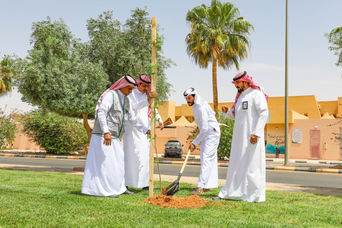 btabrjal's tweet photo. #بلدية_محافظة_طبرجل 

استكمالاً  لأعمال مبادرة #الجوف_واحة_خضراء في موسمها الرابع عشر و مبادرة #السعودية_الخضراء ، نواصل زراعـة الأشـجــار فــي الساحات العامة والطرق  وذلك لتعزيز الوعي البيئي المجتمعي وتحقيقًا لمستهدفات الاستدامة البيئية 🌱🌳 https://t.co/KCb2Un8Y00