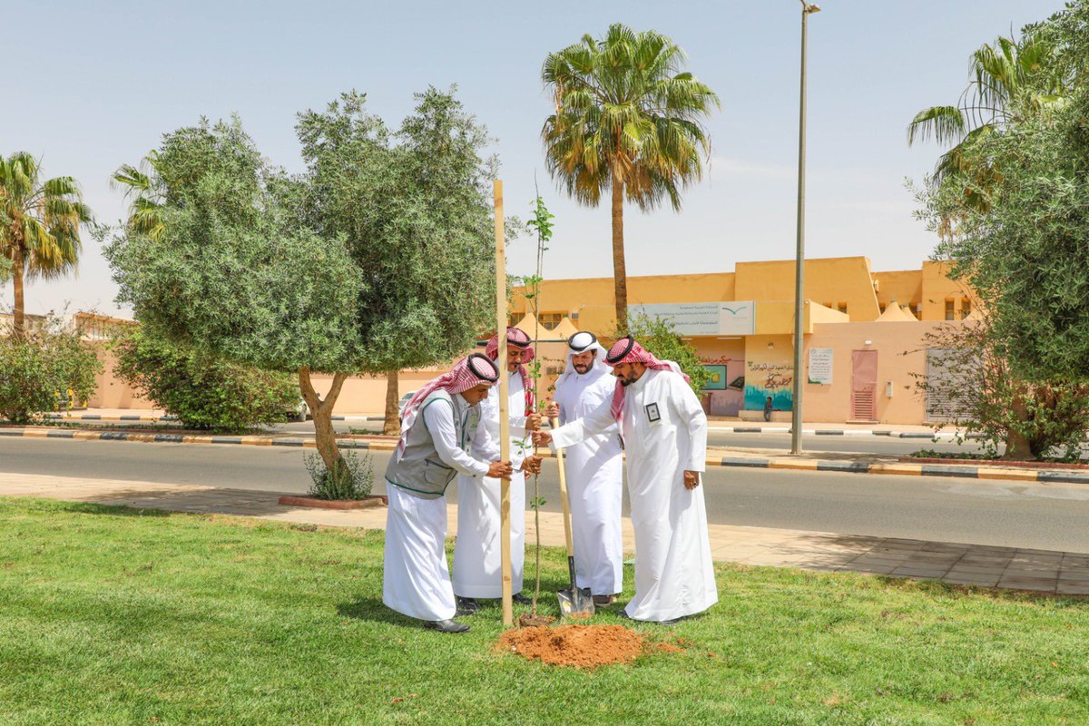 btabrjal's tweet photo. #بلدية_محافظة_طبرجل 

استكمالاً  لأعمال مبادرة #الجوف_واحة_خضراء في موسمها الرابع عشر و مبادرة #السعودية_الخضراء ، نواصل زراعـة الأشـجــار فــي الساحات العامة والطرق  وذلك لتعزيز الوعي البيئي المجتمعي وتحقيقًا لمستهدفات الاستدامة البيئية 🌱🌳 https://t.co/KCb2Un8Y00