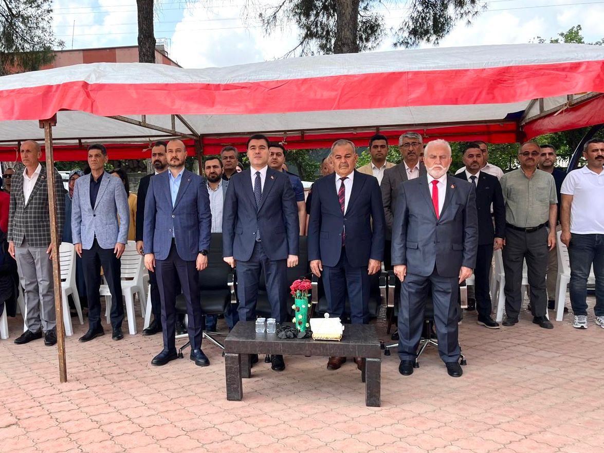 TKaymakamligi's tweet photo. Kaymakamımız Volkan ÖZER, Belediye Başkanı Bekirhan UYUTMAZ ve kurum amirleri, İlçemiz İbrahim ERGEN İlkokulu tarafından düzenlenen Gül Festivali Programı’na katıldı.

https://t.co/kW2sDezqve https://t.co/idwYuDKhsa