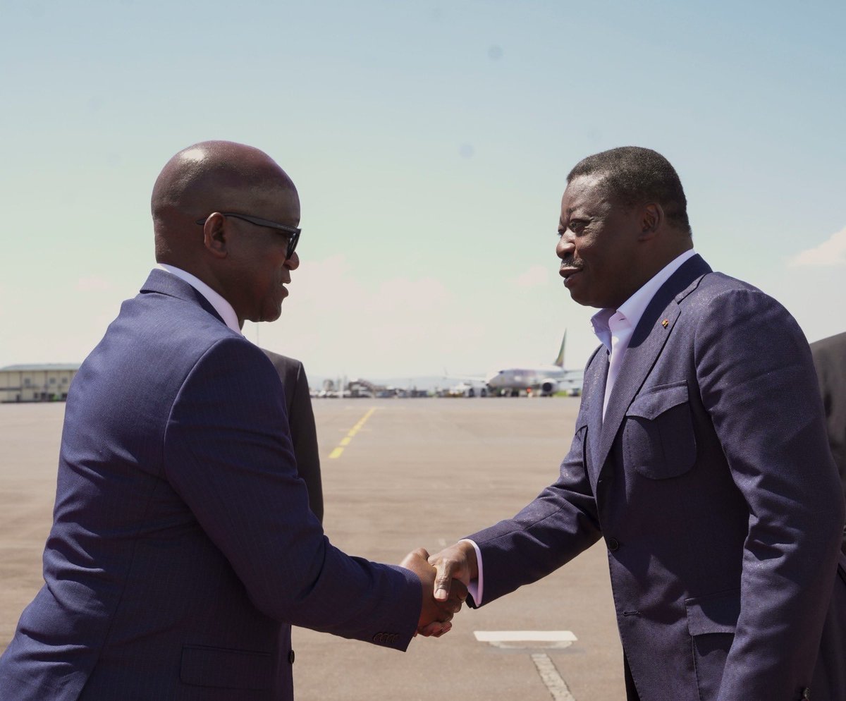IGIHE's tweet photo. 🚨𝐀𝐌𝐀𝐊𝐔𝐑𝐔 𝐌𝐀𝐒𝐇𝐘𝐀🚨

Perezida w’Inama y’Abaminisitiri ya Togo, Faure Essozimna Gnassingbé, yageze i Kigali mu gitondo cyo kuri uyu wa Gatatu.

Gnassingbé yakiriwe na Ministiri w’Ingabo z’u Rwanda, Juvenal Marizamunda. #IGIHENews https://t.co/IH26LerTzN