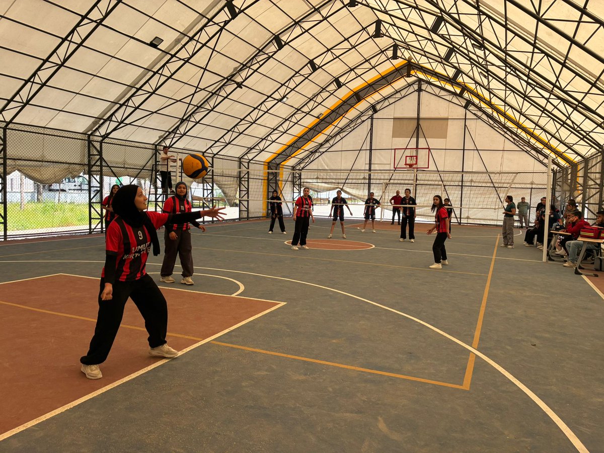 SemihGkdgn's tweet photo. Nurdağı Gençlik ve Spor İlçe Müdürlüğü olarak 
15-19 Mayıs Gençlik Haftası kapsamında 

Liseliler arasında kız voleybol grup müsabakaları basladı 

🏐 Voleybol 

@OA_BAK @BBozgeyik_27 @YILDIRIRMehmet @kemalcebervali  @ncerciyas @Numannafizsahin @hruhimor @GSB_Gaziantep https://t.co/eZMZwVPrKw