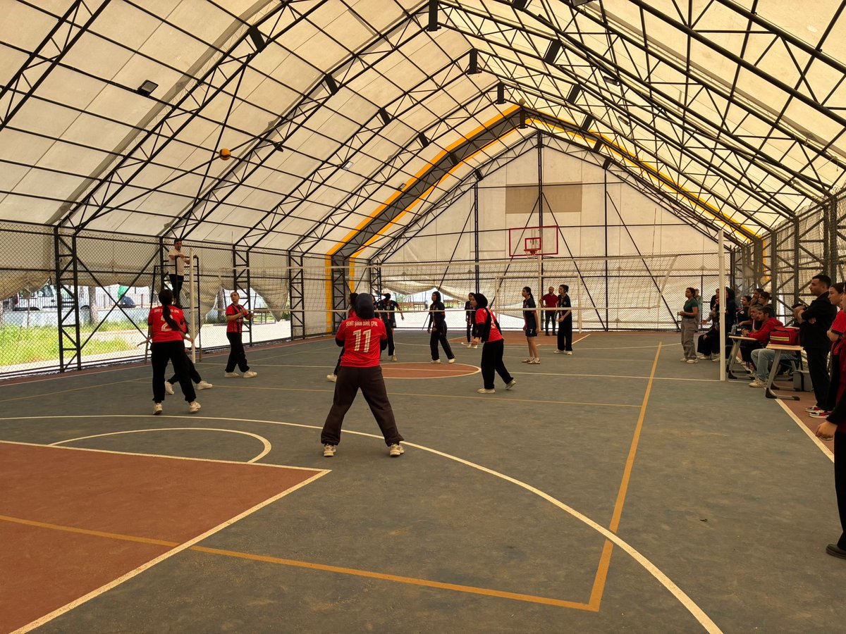 SemihGkdgn's tweet photo. Nurdağı Gençlik ve Spor İlçe Müdürlüğü olarak 
15-19 Mayıs Gençlik Haftası kapsamında 

Liseliler arasında kız voleybol grup müsabakaları basladı 

🏐 Voleybol 

@OA_BAK @BBozgeyik_27 @YILDIRIRMehmet @kemalcebervali  @ncerciyas @Numannafizsahin @hruhimor @GSB_Gaziantep https://t.co/eZMZwVPrKw