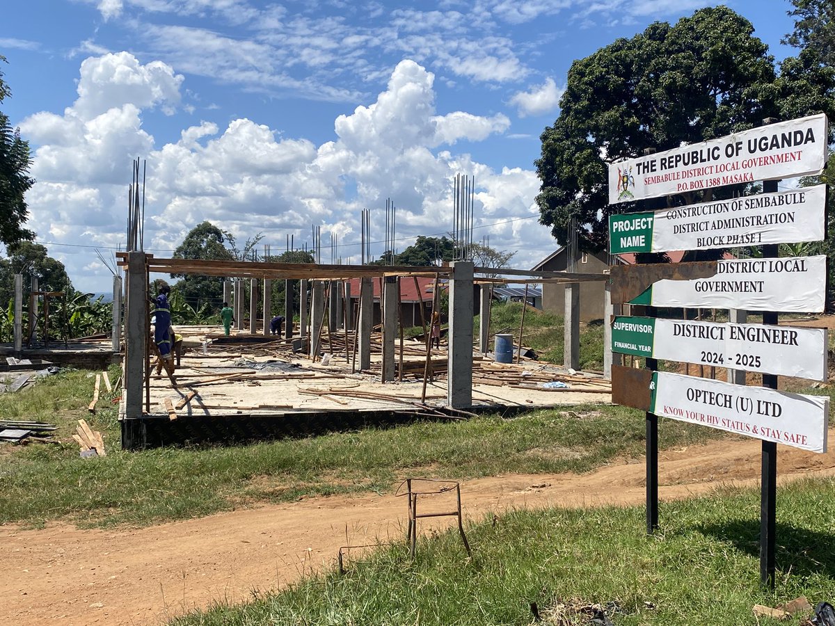 NayebaleDavid's tweet photo. Gratitude to Chairman LC5 Sembabule District, Mr. #NkaluboPatrick, for spearheading the construction of the #Sembabule District Administration Block - Phase 1.

Better infrastructure means better service delivery for our people. Service delivery in action. 🇺🇬 https://t.co/8RS4ETv18w