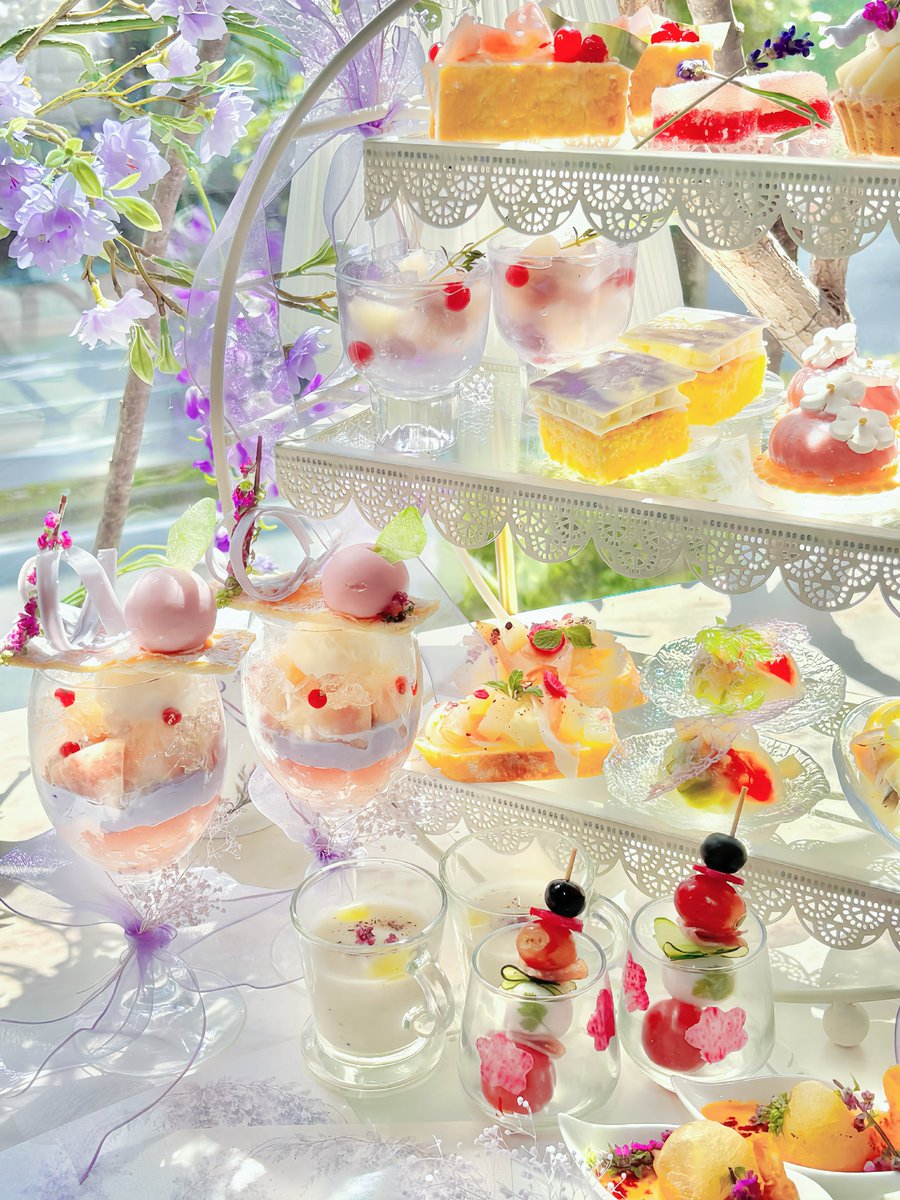 hcbrunch's tweet photo. 🫖🎀💜🫖🎀💜🫖🎀💜🫖🎀💜 

New !!! アフタヌーンティー✨️
5月14日19時〜食べログにて予約スタート♡

\ オートクチュールブランチ/
🤍White Peach & Wisteria Veil🤍
藤の花で囲まれた店内で白桃スイーツが
楽しめる幻想的な世界へ໒꒱· ﾟ💜
今回はさらに品数を増やして豪華に♡

🫖開催期間：6月26日～
🎀最寄り：外苑前
🫖詳細 : https://t.co/31XGhzRIkW

🫖🎀💜🫖🎀💜🫖🎀💜🫖🎀💜