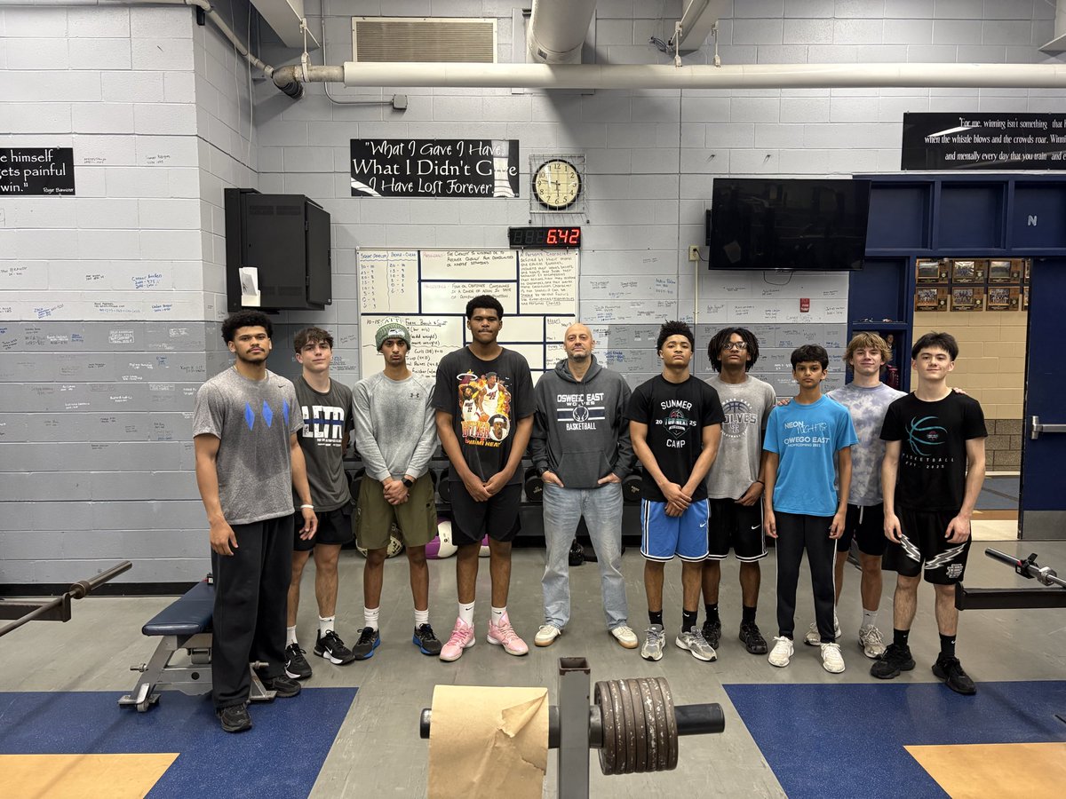 OEWolvesbball's tweet photo. When GOALS are more important than sleep!  Rise and Grind to be different! https://t.co/NGcWShEVpi