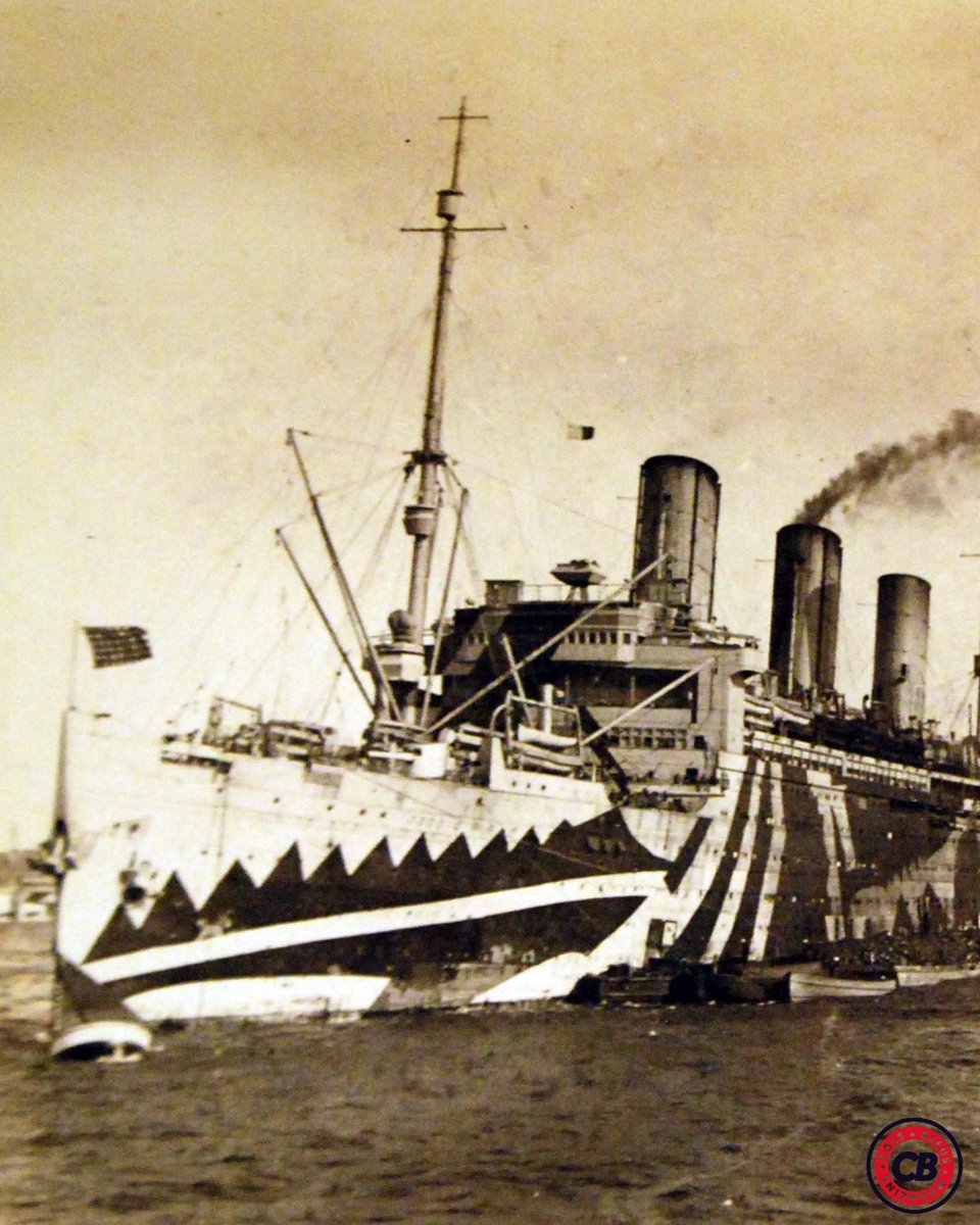 MarineNationale's tweet photo. #Colsbleus | En 1917 l’artiste britannique Norman Wilkinson créa le camouflage disruptif « Dazzle » : des motifs géométriques destinés à tromper l’ennemi sur la vitesse, la distance et le cap des navires. 🎨⚓️
Une histoire à lire➡️https://t.co/6FW2K14pLV https://t.co/WIGjiz6WEk