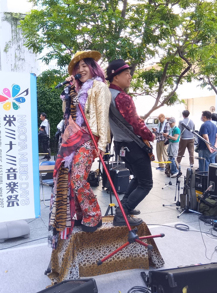 groundtetra's tweet photo. 5月10日 #魅惑シネマ さん

このステージ、多くのお客さんが詰め掛け大盛り上がりとなりましたが以前ルーキーでお客さんもまばらな栄広場で歌っていた時代を知っているのでこの光景は自分の事みたいに嬉しかった…

今後、数本出演ライブ決まっているので極力行きます。

栄天メンバー、大好きです！ https://t.co/lUFwZLm863