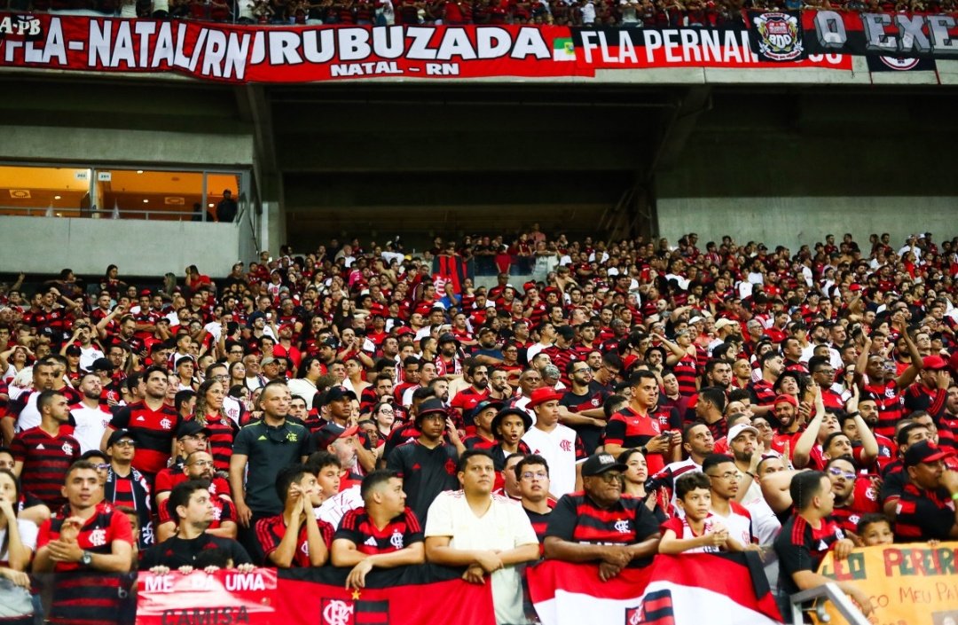 Noite de Copa tweet media