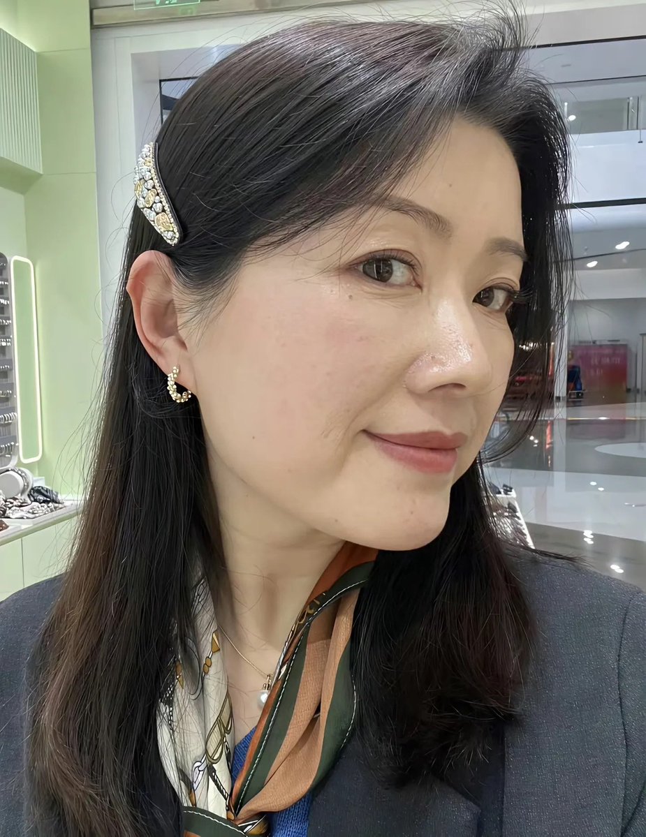 快50岁了，纯素颜，你们觉得老吗？想听实话！ https://t.co/cAPud3O3jG