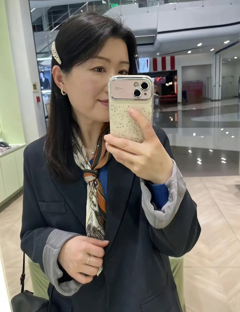 快50岁了，纯素颜，你们觉得老吗？想听实话！ https://t.co/cAPud3O3jG