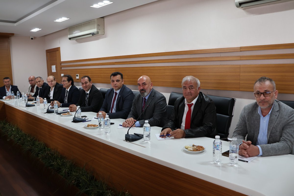 tezkoopissndk's tweet photo. Tez-Koop-İş Sendikası Başkanlar Kurulu, işçi sınıfının kritik bir eşikten geçtiği, ekonomik krizin derin bir gelir bölüşümü adaletsizliğine dönüştüğü ve sendikal hakların sistematik saldırılara maruz kaldığı bir atmosferde, 11 Mayıs 2026 tarihinde toplandı. https://t.co/OnvUQqc4G8