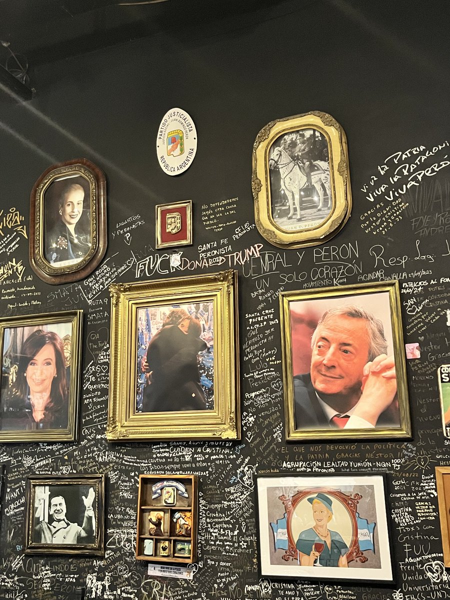 val___j's tweet photo. Un lugar recordado, música y palabras, empanadas de osobuco braseado, tu sonrisa, tu voz, tu carita linda. Historia, vida, instante. Contigo. ❤️🖤🤍❤️ 🇦🇷♾️😘 https://t.co/LSt37BVEaP