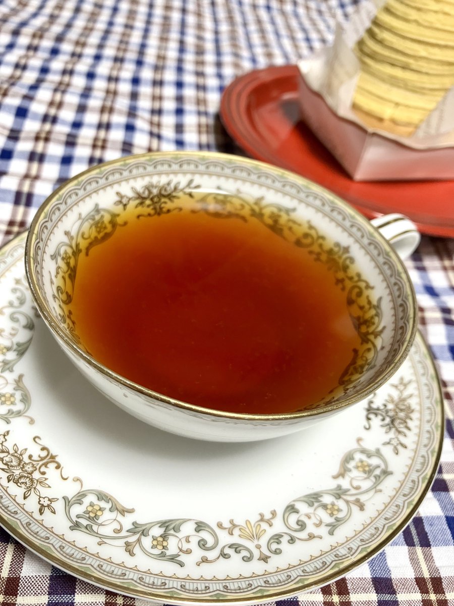 うちにも母たちが昔買い集めたノリタケの食器がいくつかあって、この