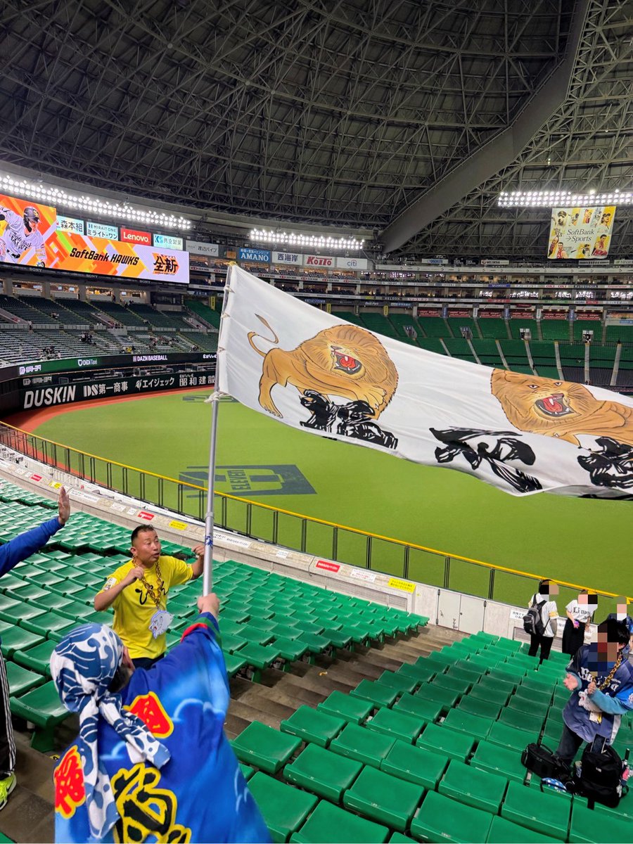 bgiHm95pYkS6AFW's tweet photo. なにか凄い試合を目の前で応援できたと思います！！
福岡 連勝おめでとうございますます！
最高な気分です😊
お疲れ様でした！！ https://t.co/764pJ0Qhql