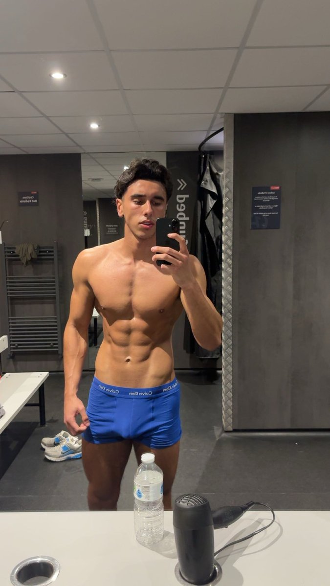 larryalpha0's tweet photo. Would like to do cardio with me? 😏 https://t.co/5cPNG4dcDi