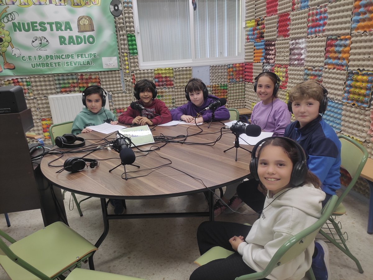 c_umbrete's tweet photo. 15 M. DÍA INTERNACIONAL DE LA FAMILIA
PROGRAMA DE RADIO
El alumnado de 4º ha realizado un programa de radio  muy entretenido para conmemorar este día, te sacará una que otra sonrisa. 
https://t.co/JNhM86sfye https://t.co/FzR8O066EC