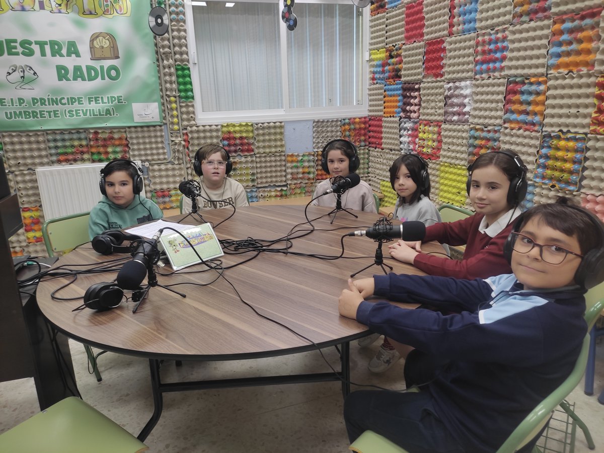 c_umbrete's tweet photo. 15 M. DÍA INTERNACIONAL DE LA FAMILIA
PROGRAMA DE RADIO
El alumnado de 4º ha realizado un programa de radio  muy entretenido para conmemorar este día, te sacará una que otra sonrisa. 
https://t.co/JNhM86sfye https://t.co/FzR8O066EC