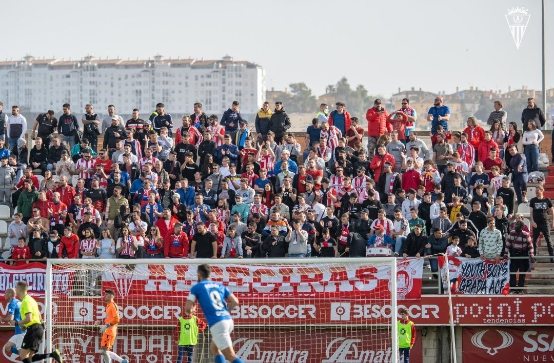 miguerbarba's tweet photo. Los pongo a ellos @GradaACFondoSur porque son el CORAZÓN DEL MIRADOR 

Se espera un lleno el sábado para el @AlgecirasCF @cfhercules 

Disfrutemos del ambiente previo y SIGAMOS SOÑANDO 

la caldera 🔥🔥🔥comienza a coger temperatura https://t.co/wWHhI8yOjI