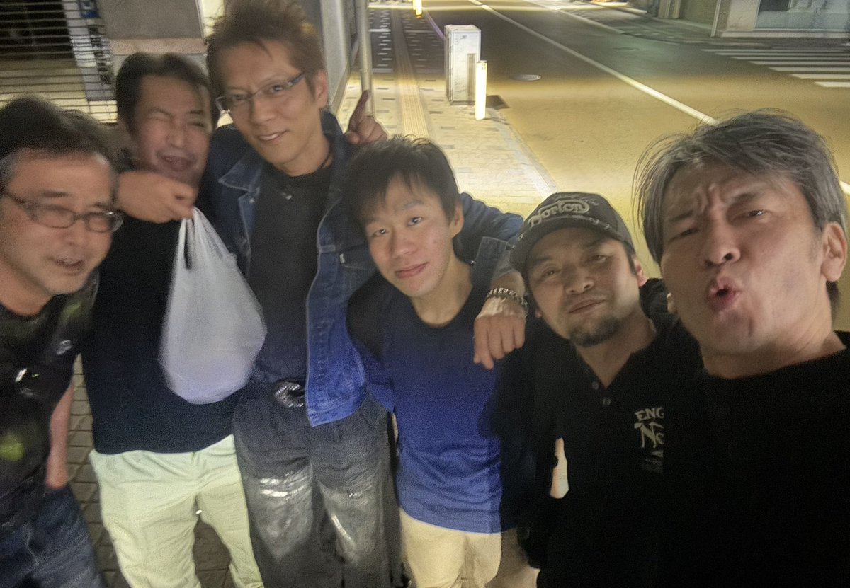 LOVELOVEGARDEN's tweet photo. 静岡ホビーショー前夜

ガレージキットを始めてから
ず〜っと無茶苦茶お世話になっているRCベルグさんにお邪魔してきました！
タイミングよく粘土埋めされていた新作のMK41や保存中の母型などなどを見せていただきました！

工房を後にして『活造り河太郎』さん〜からの呑み歩き😊
夜も更けてみんないい感じに出来上がってきたホビーショー前日、最高に楽しかったです😆