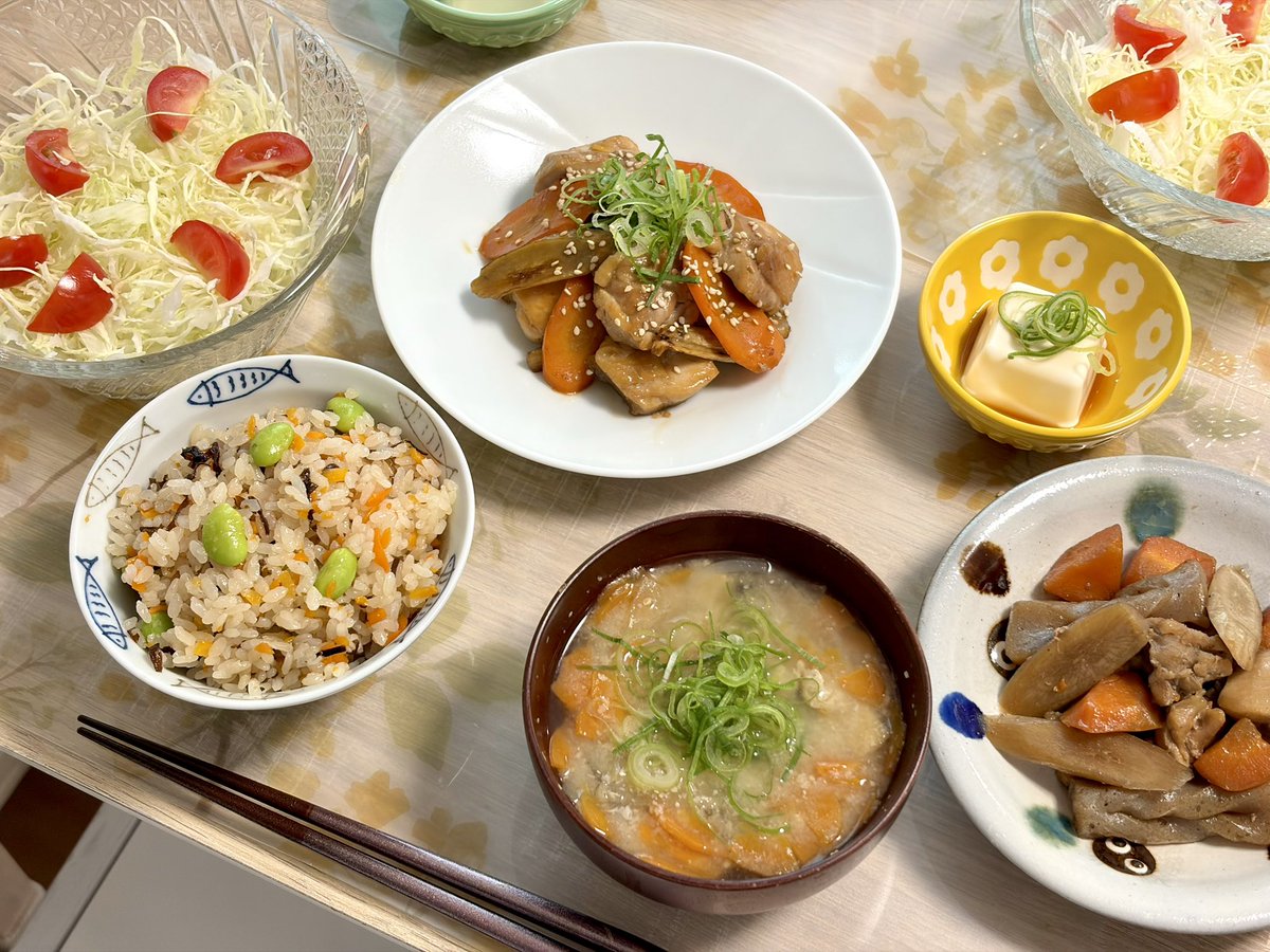Kanai_VR's tweet photo. 私の最近は料理してるかお菓子作ってるかベーグル焼いてるかです👩‍🍳あと子供と遊んでお昼寝してる👶🍼

私のパンアカウントをフォローして🥯

https://t.co/IRnSdNYBud https://t.co/sol7PihZRM