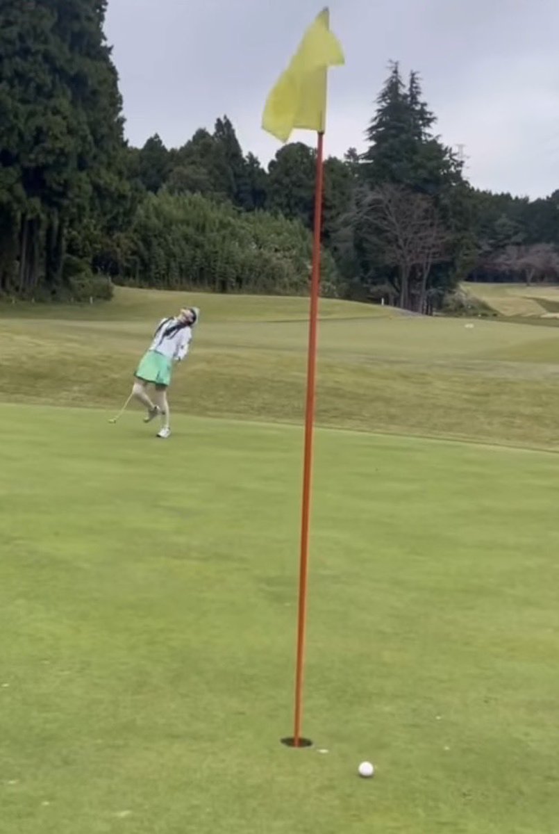Go1fday8919's tweet photo. ポテチ白黒ぴえん系ゴルフ女子⛳️

距離感、
喜望峰ルートとスエズ運河くらいある
（盛りすぎ）

アゼルバイジャンありがとぉぉお！ https://t.co/XrpKizjMLA
