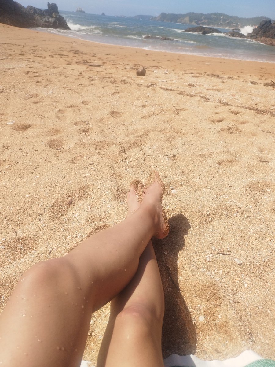 softgirlove's tweet photo. beach day 😎 https://t.co/IPXsQynBHP