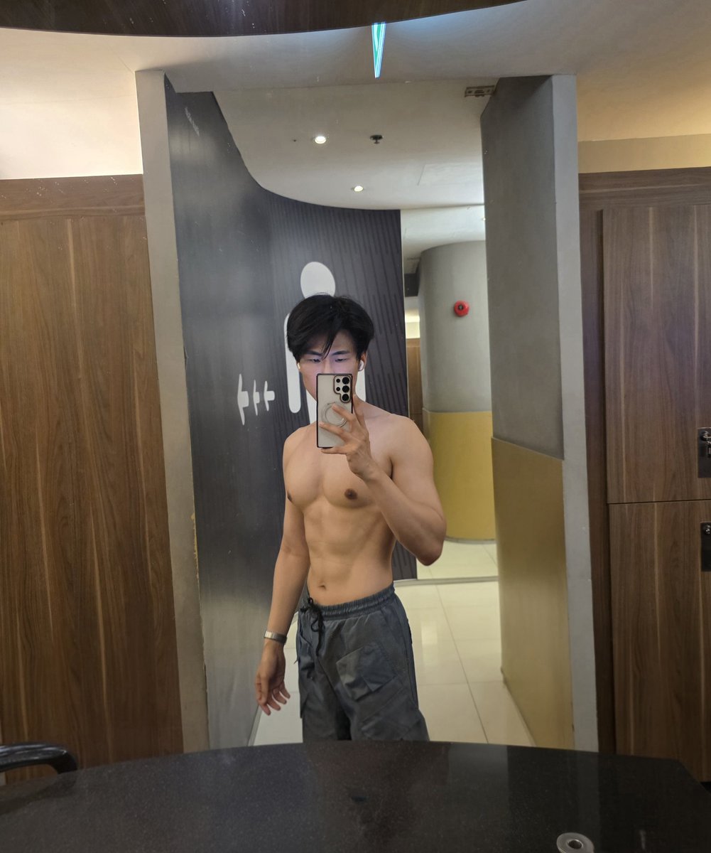 nararealm's tweet photo. เมื่อลืมว่าวันนี้หยุด เลยได้ไปยิมโดยไม่ตั้งใจ https://t.co/zc1j42ZHQA
