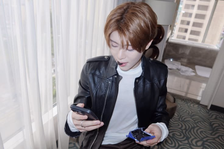 sangoszip's tweet photo. 분명 고등학생 때는 그냥 친구(얘를 여자애들이 왜 좋아하지)였는데
대학교 들어가면 남자로 느껴진다 재질 https://t.co/ZjDafEmgPf