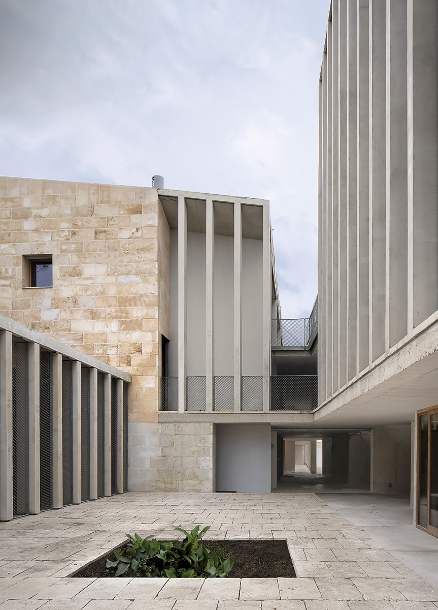 elcroquis_mgz's tweet photo. 42 Social Housing Units in Son Servera.
PERIS+TORAL. Mallorca, Balearic Islands - 2023. Ph.: Jesús Granada.

Project published in El Croquis 234 PERIS+TORAL 2015 2026, now available on our website.
https://t.co/HlqDSiCp1i https://t.co/vgCcgDHBEq