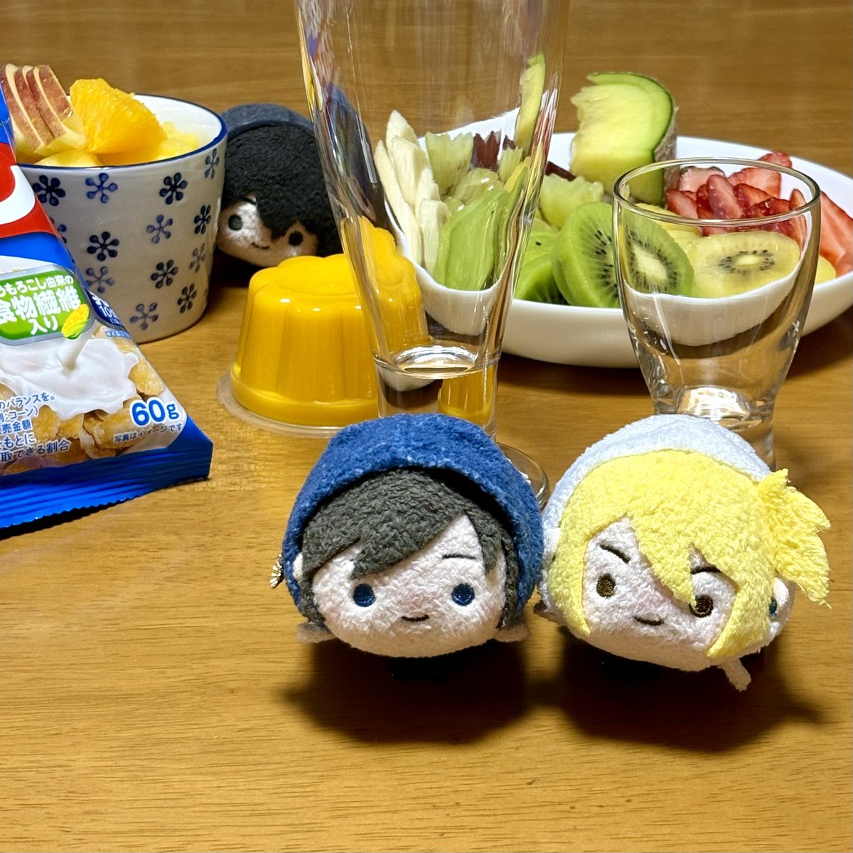 hrt4plm's tweet photo. いいかい、ハルころ、アオころ。このパフェはチアころへのお祝いだから、こっそり作るんだぞ。
いいかい、チアころ。普段仕切りをやってくれてる君にとってはもどかしいかもしれないけど、手出しは無用だからな。 https://t.co/zB2IkZyu1b