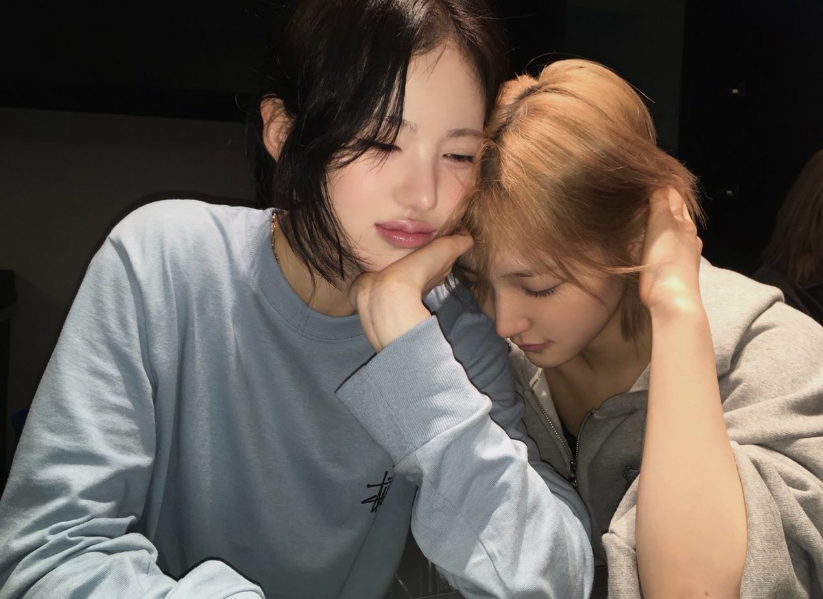 m2ulnim's tweet photo. 눈물이차올라서고갤들어흐르지못하게또살짝웃어 https://t.co/VJvd0InMNl