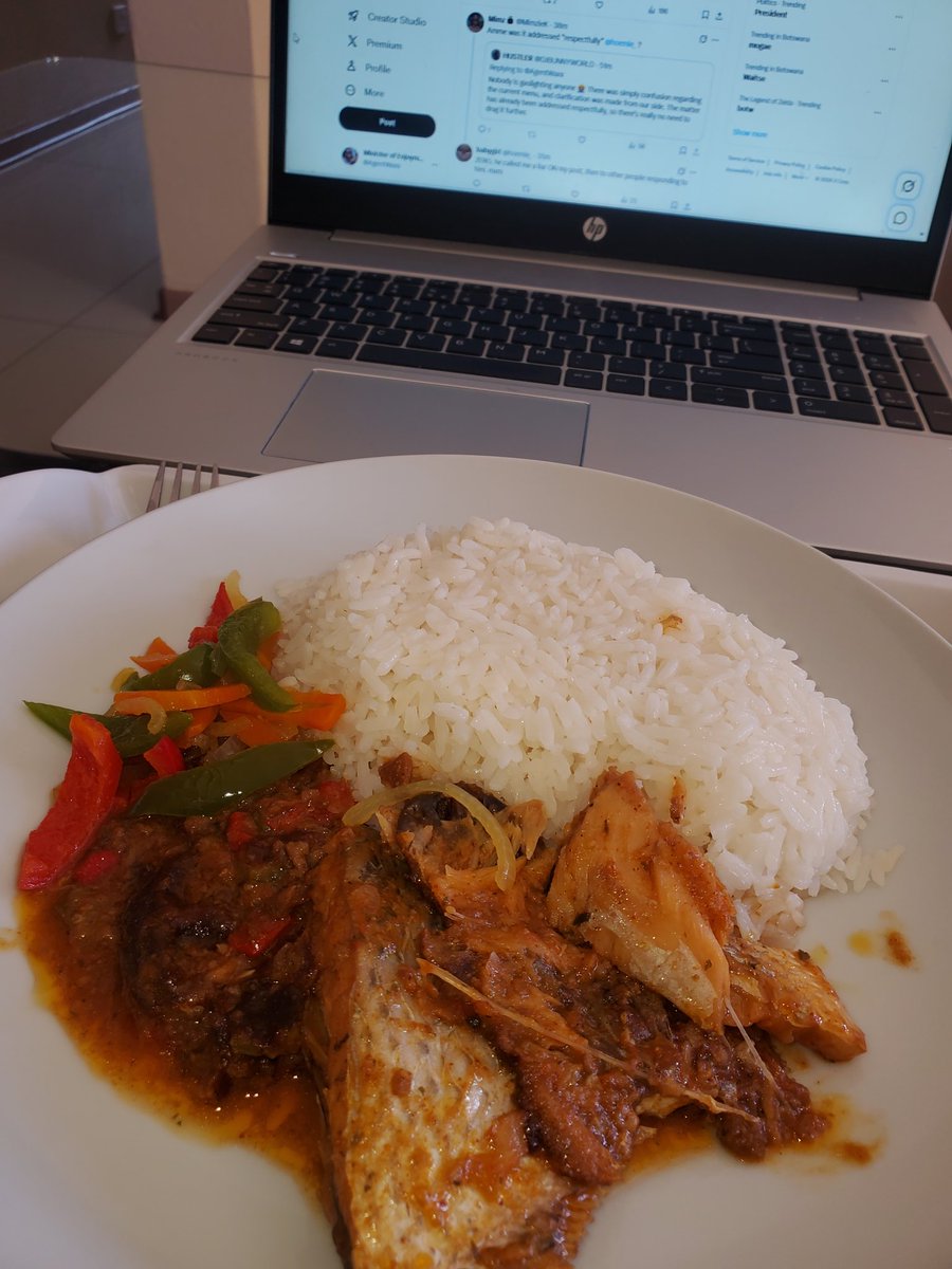 AgentWaxx's tweet photo. Not the helper making us fish for lunch today😭😭😭

O influencer chomi @hoemie_ 😭😭🔥🔥 https://t.co/jaUBjEWL6m
