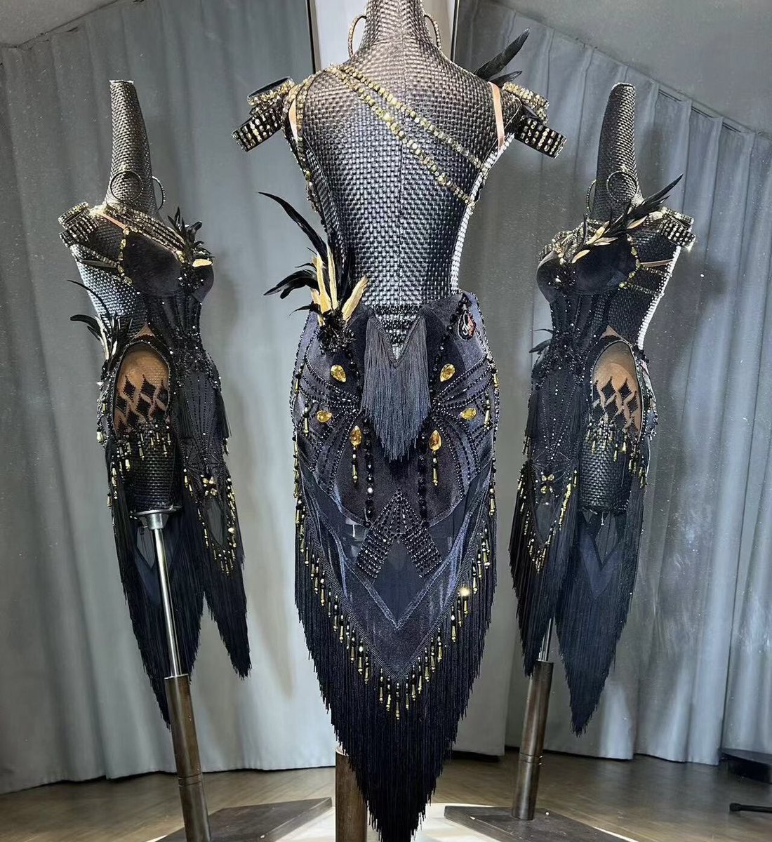 2月限定価格中古ラテンドレス(海外製) Sサイズ モデル身長145cm ▪️黒のラテンドレス▪️ 超キラキラでボディを強く見せてくれて