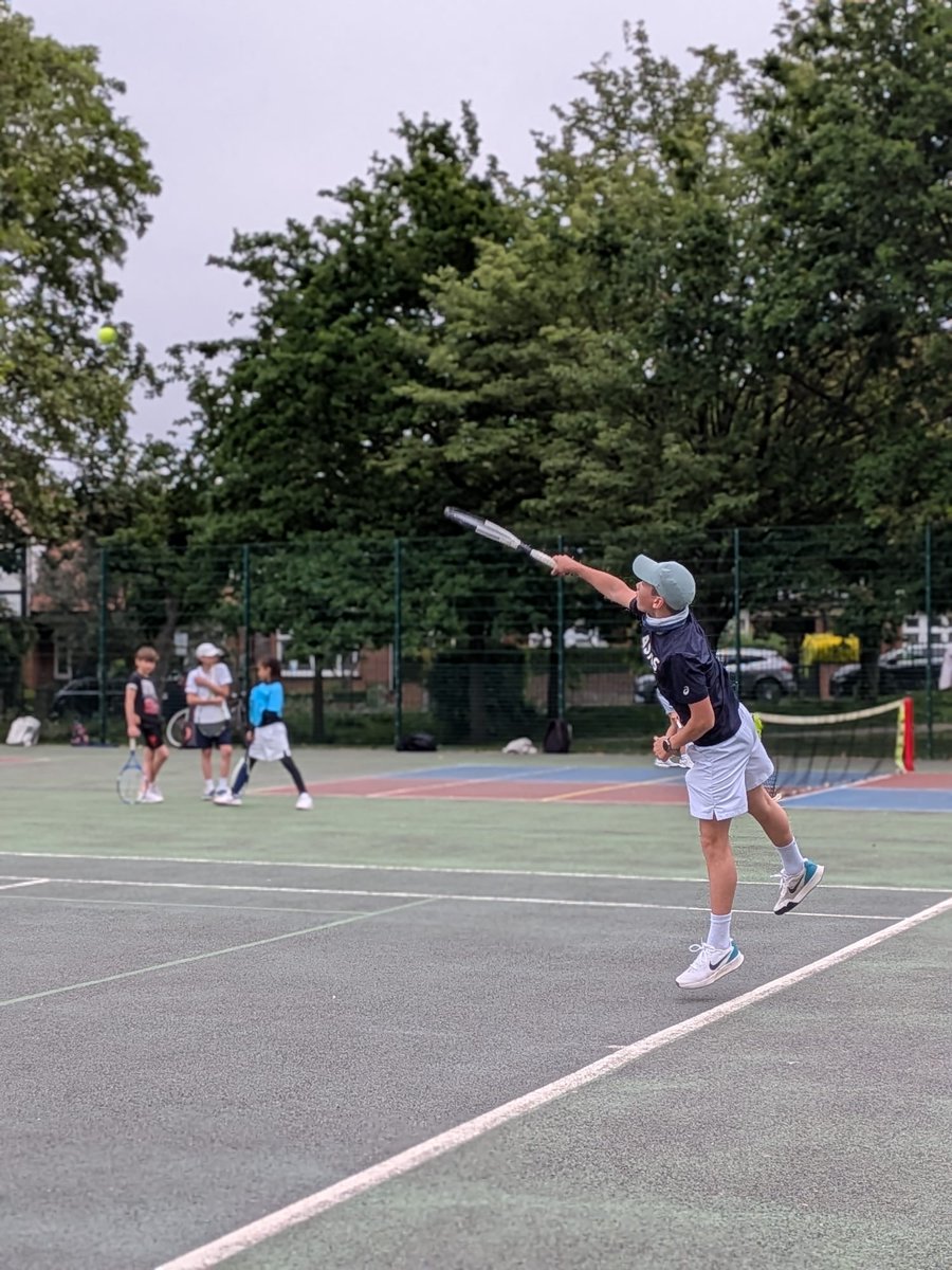 hackneytennis's tweet photo. Well done to our Hackney Juniors who took part in the Play Your Way to Wimbledon event! 👏👏
Great to see exciting matches &amp; good sportsmanship from the players! 🤩🎾
#PlayYourWayToWimbledon #Wimbledon #LTA #JuniorCompetition # JuniorTennis https://t.co/PwlNDTDMH7