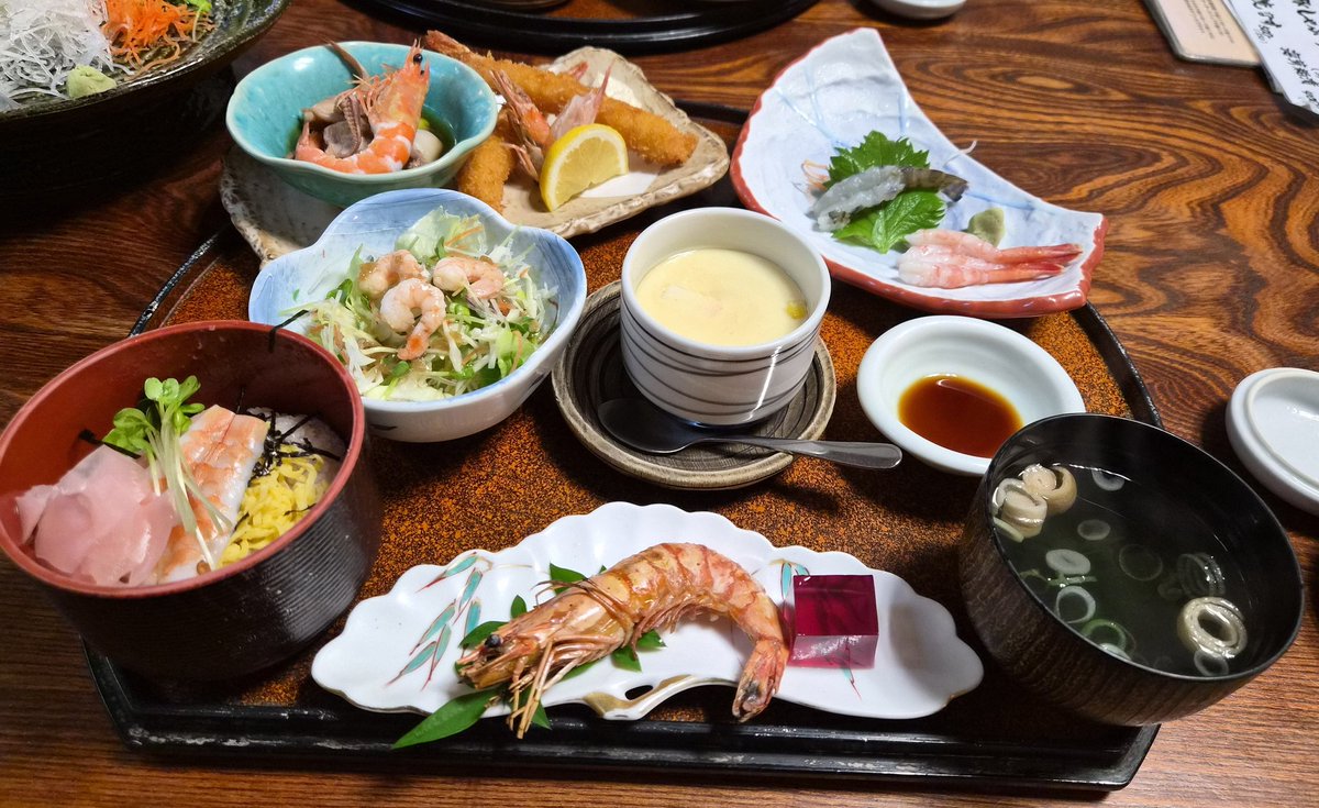 _Karmit_1104's tweet photo. ずっと食べたかった呼子のイカ！
呼子まで行かずとも食べれた(๑´ڡ`๑)
おいしすぎたー( ˙꒳​˙ᐢ )♡♡
お腹いっぱい！！ https://t.co/Fti8iWdj1M