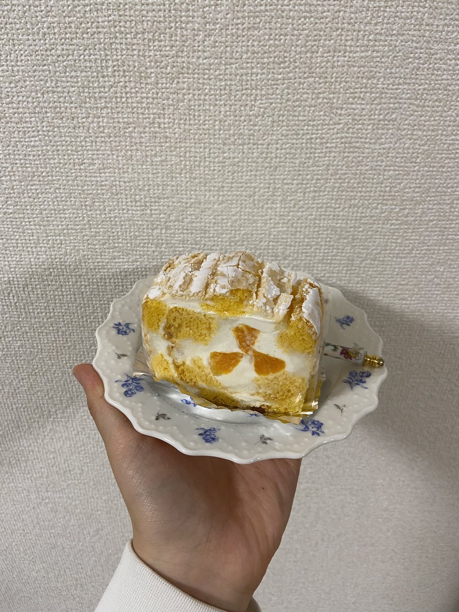 ayusei2's tweet photo. 誕生日に次女がケーキ、次女の友だちがお菓子買ってきてくれた🥰🥰🥰
ありがとう😊 https://t.co/lnxZ1MI50F